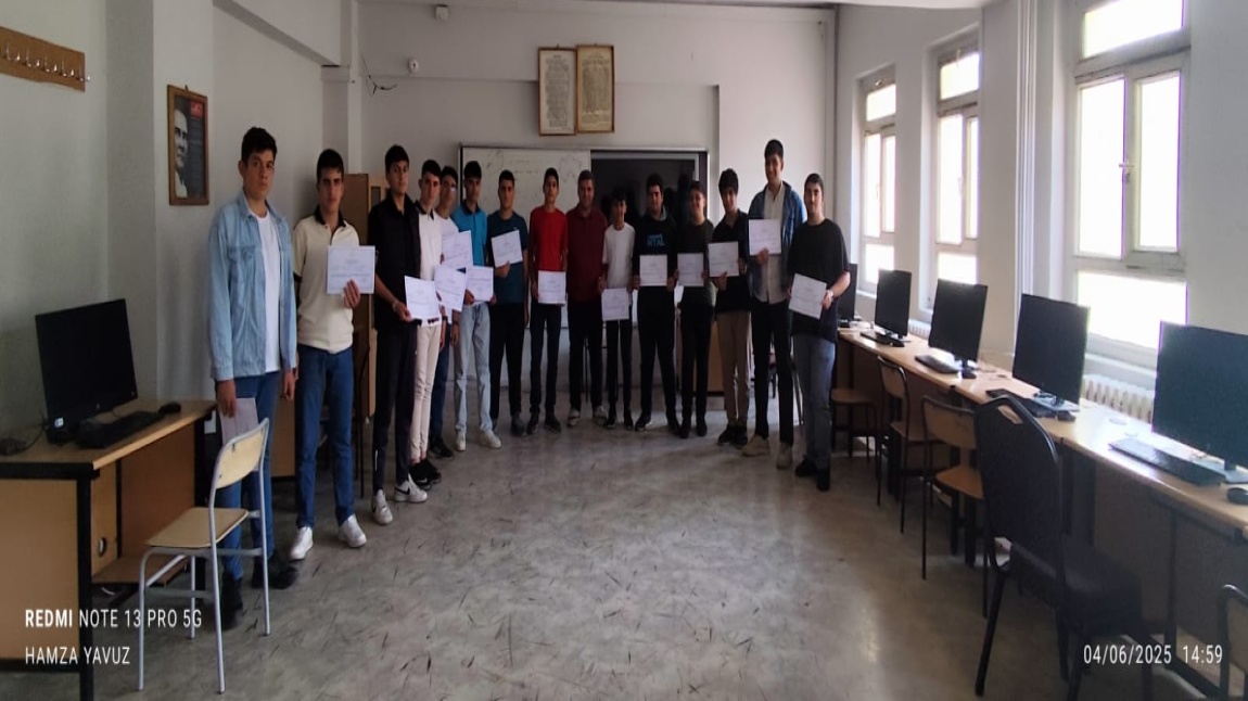 Muş Emniyet Müdürlüğünün ÇOGEP projesi kapsamında 18 Öğrencimize Sertifikalarını Verdi